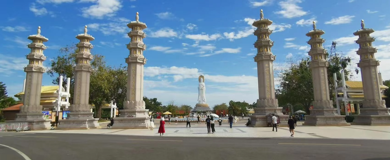 Statua e panorama a Sanya